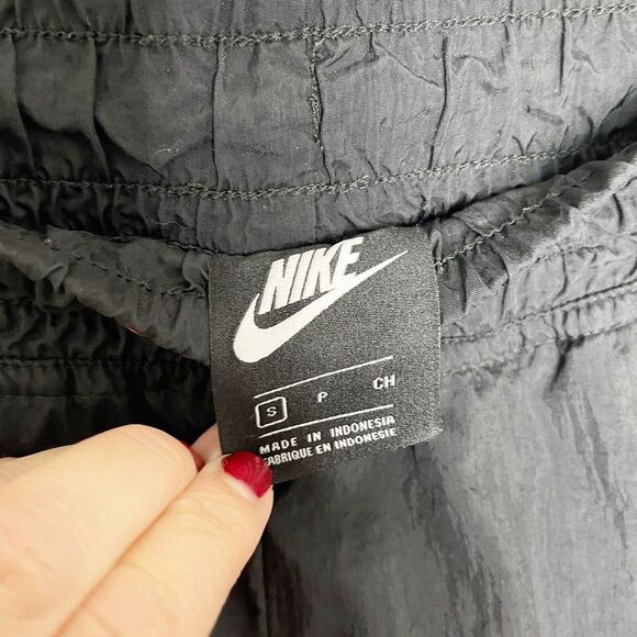 Nike Icon Clash Nylon Cargo Pants Sz Small Loose Fit No Drawstring CV9046 010 - Picture 3 of 7